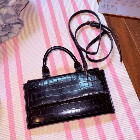 Elegant Black Crocodile-Embossed Women's Bag - Picture 10 of 12